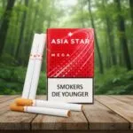 ซองบุหรี่ Asia Star Mega สีแดงลายดาว พร้อมมวนบุหรี่วางบนโต๊ะไม้ในบรรยากาศป่า