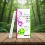 ซองบุหรี่ ESSE Double Shot และมวนบุหรี่ขนาด Nano-Slim วางบนโต๊ะไม้ฉากหลังป่าสีเขียว